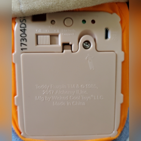 Teddy Ruxpin 2017 Plush Talking & Animated Story Telling Bluetooth Bear LCD Eyes - Picture 8 of 9